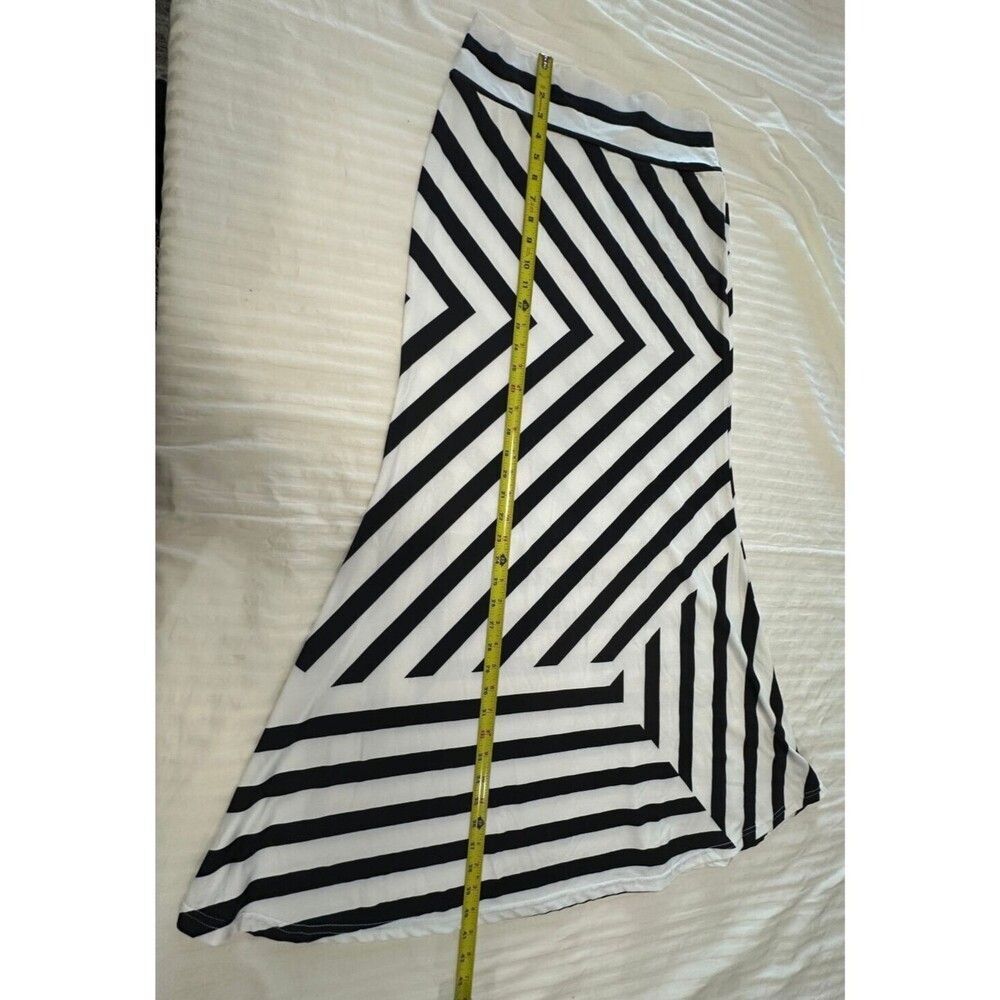 WOMENS SKIRT SIZE M